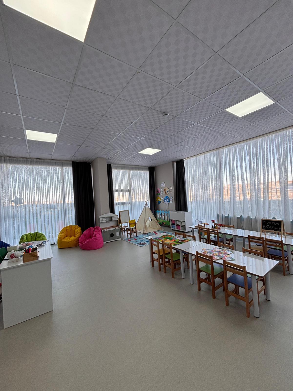 Ferah açık sınıf alanı