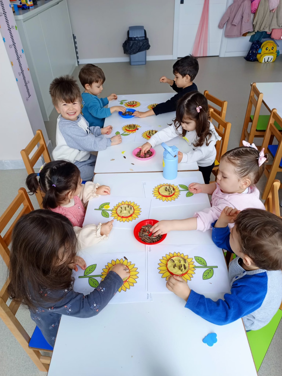 Çini atölyesinde minikler